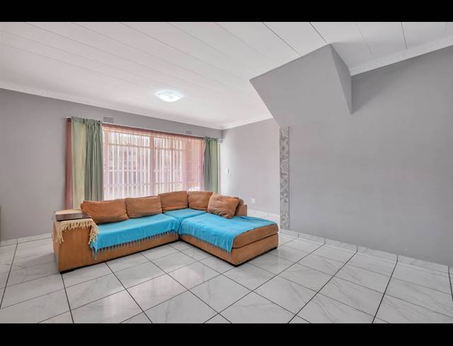 2 BEDROOM APARTMENT FOR SALE IN WINDSOR EAST